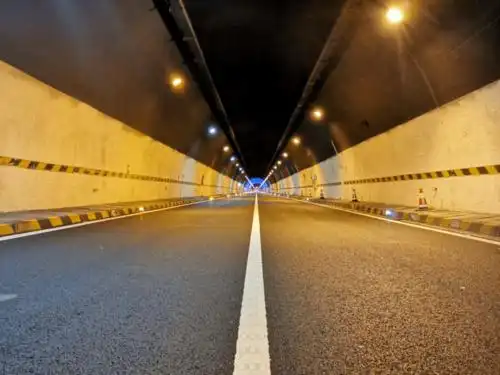 邵阳雪峰山隧道已上新湖南高速首条净味环保沥青路落地