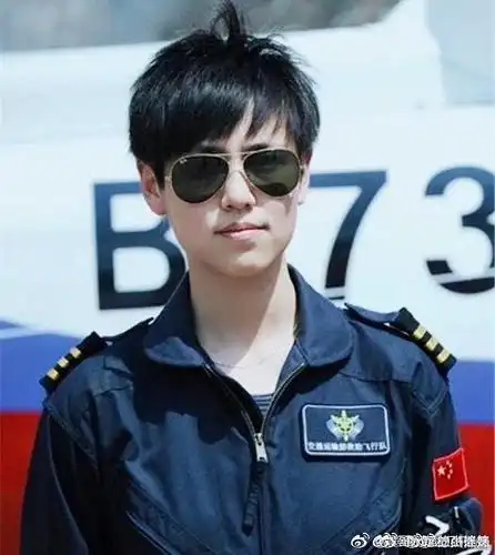 有人知道中国最帅女机长宋寅嘛?