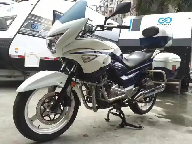 铃木 摩托车 警用版 250cc