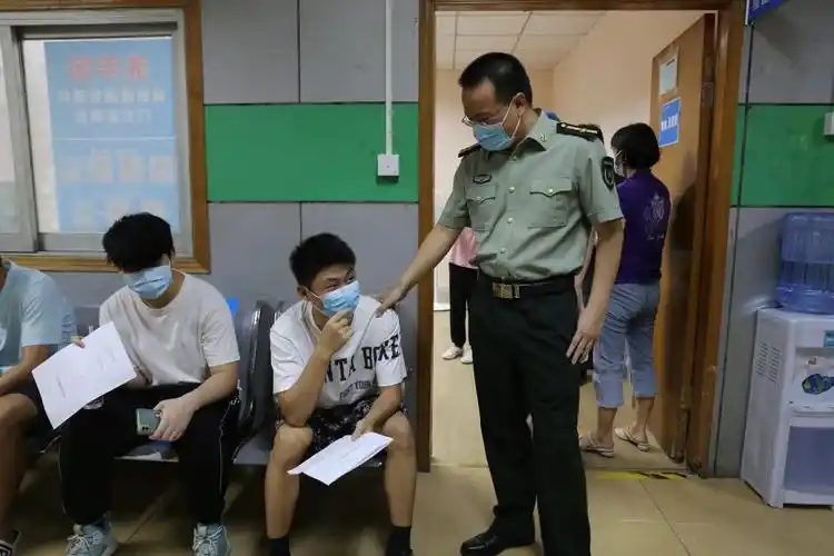 好男儿当兵去麻涌130名热血青年参加征兵体检