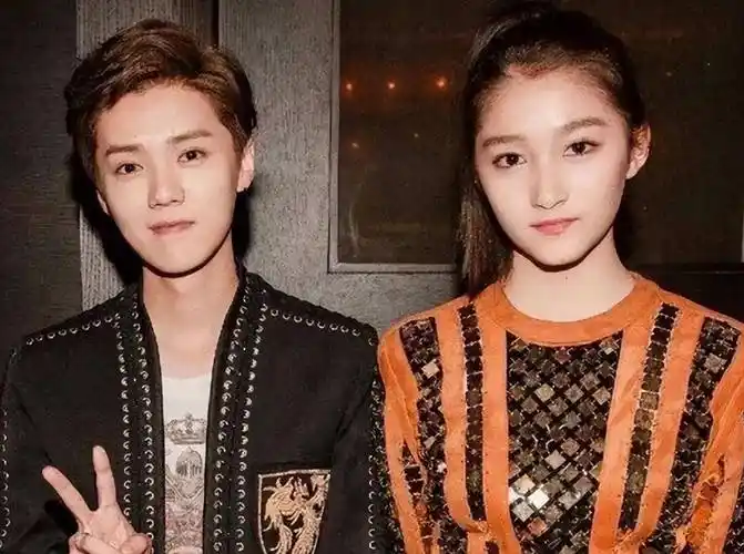 原创关晓彤卫生棉策划图曝光粉色短裤小蛮腰原来鹿晗好这口