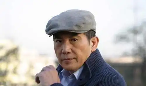 林青霞前男友秦汉晒照,73岁还风度翩翩,气质高雅比小鲜肉都帅气_网易