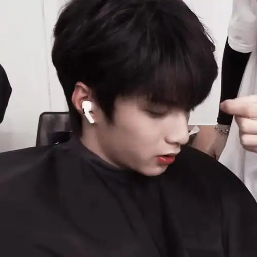 刘耀文侧颜杀_二传标明cr苏旻玧 原截许漾漾