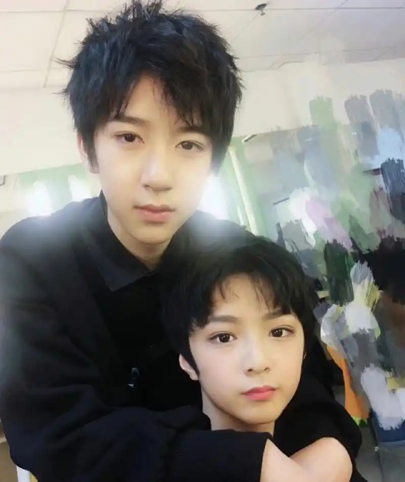 刘耀文贺峻霖小时候vs两年前合照 67#日常穿搭# #元气出街奥利给