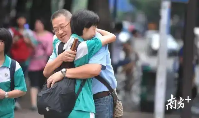 图集镜头中父亲感人的表情