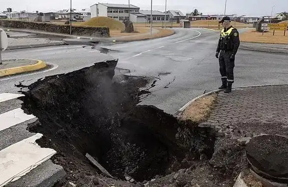 倒计时,一晚地震1100次!居民排队出逃,随时从地图上抹去