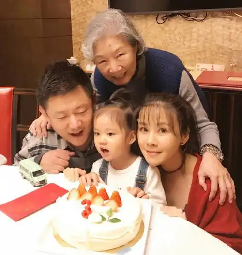 陈坤儿子陈尊佑,生母真的不是何琳?