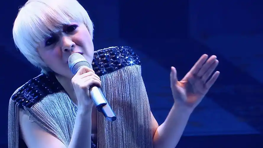 陈慧娴演唱《缘了就是完》,她的歌声总能轻易抚慰我们