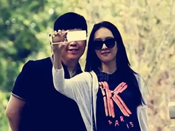 4位"嫁人改命"的女星,原本籍籍无名,嫁了好老公后成功逆袭