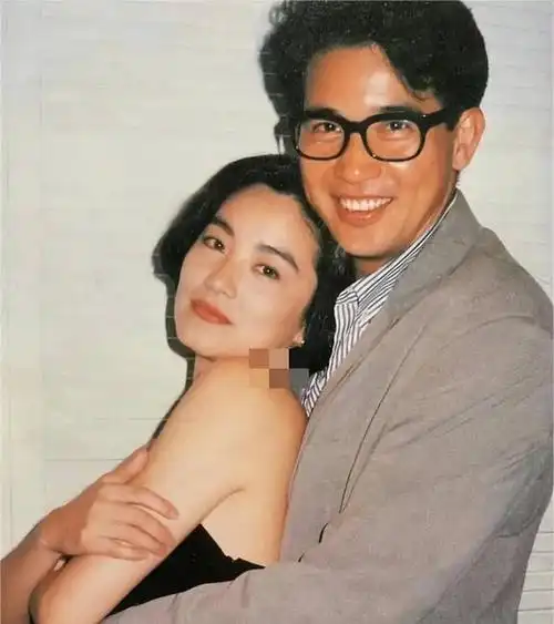 前一晚,林青霞曾给秦汉打了电话,当时他们还未订婚.