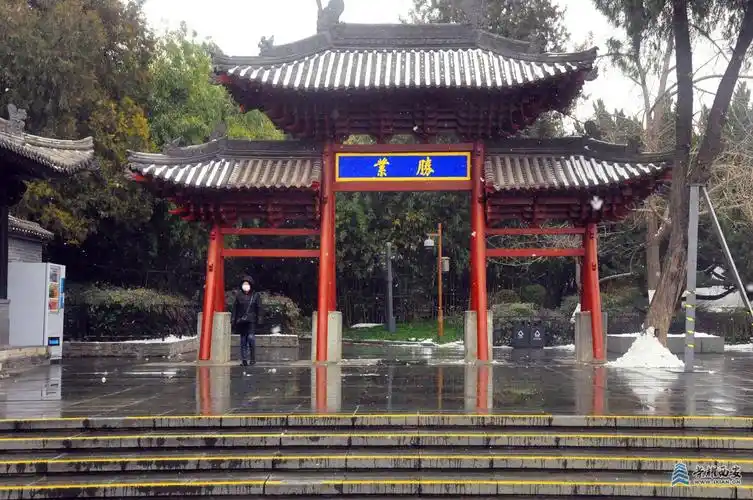 风雪中的环城公园长乐门