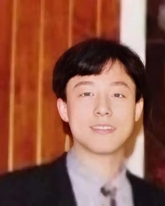 赵立坚"眼神杀"火遍全网,外交界男神,太刚了