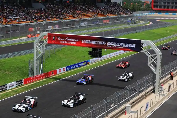 首位冠军邀你共享热爱:赛车非常刺激非常解压!_腾讯新闻