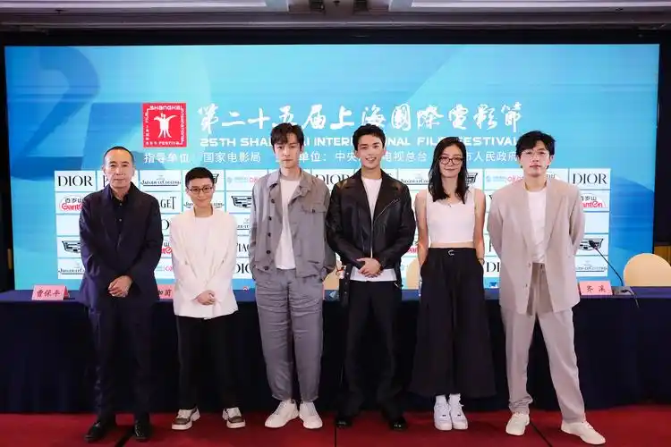 时间拨回2021年9月,胡歌生日那天,他决心接演闻善这个角色,"看完剧本