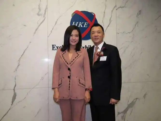 赵薇近况最新消息2023(47岁赵薇久违现身:样貌发福显老态)