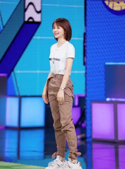 姓名王子文生日1987年2月28日 民族汉族  体重40kg 身高162cm 毕业