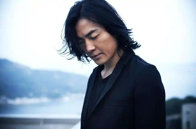 陈浩南和小结巴"再续前缘",25年后再同框,你看几分像从前?