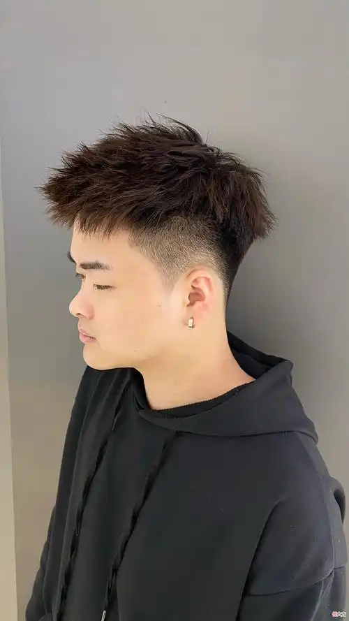 【就爱时尚】13款男生发型,很火很流行,效果就是不一样