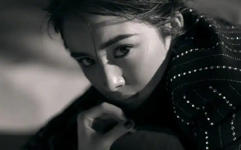 杨幂,美女,女明星,演员,黑白,人物,壁纸杨幂黑色印象