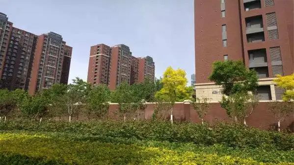 万科朗润园新上房源,紧邻地铁商场,精装两居室