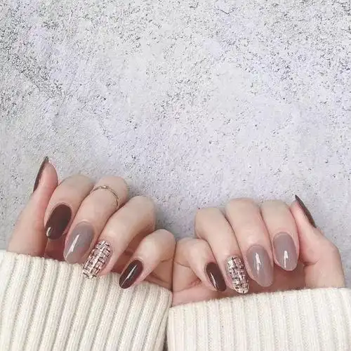 什么颜色指甲油显手白,什么颜色指甲油显手白小女孩(高级显手白的美甲