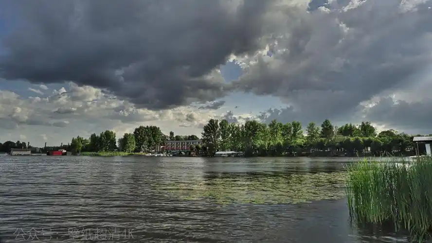 黑云密布下的公园湖畔壁纸-风景壁纸 - 壁纸家
