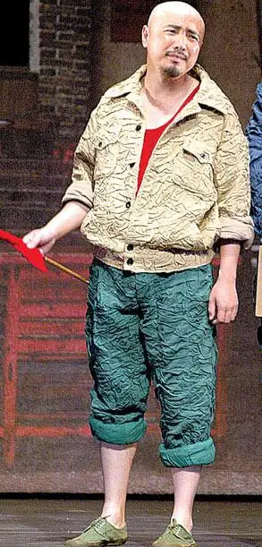 暴发户角色不讨巧 徐铮光头演话剧不扮可爱(图)