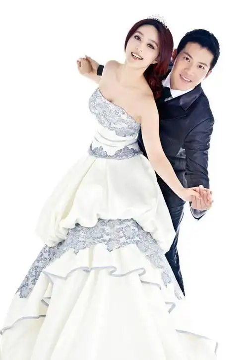 范冰冰黄少祺拍婚纱照全程眼神无交流,网友:不爱怎么拍都别扭!