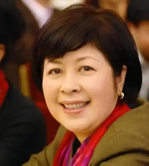 原创影帝之母王京花从小助理到内娱第一人她的一生充满传奇