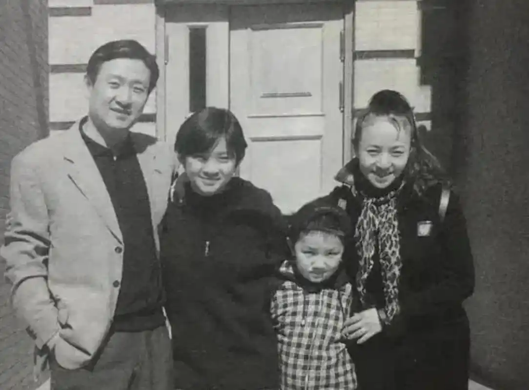 这是当年宋丹丹与现任丈夫赵玉吉的合影.