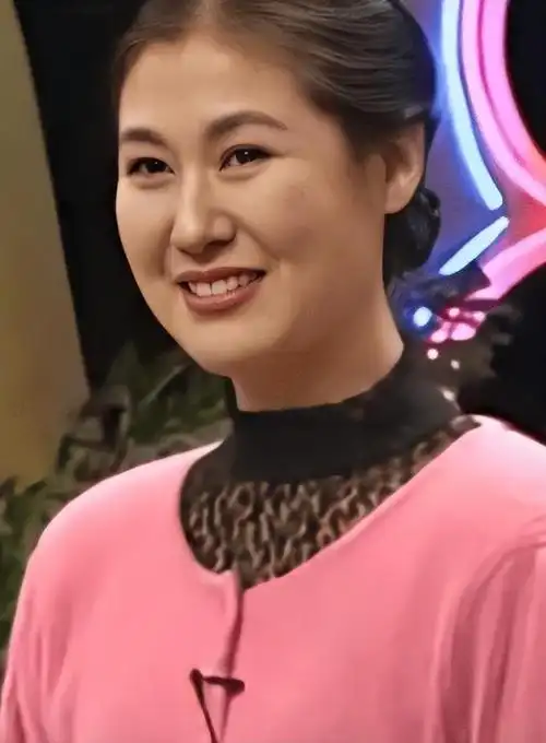 小品女王黄晓娟:短短几年痛失3位至亲,如今过着幸福的生活