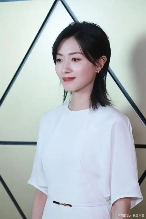 最近,一位女演员备受瞩目,她就是41岁的万茜.