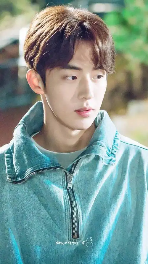 南柱赫《举重妖精金福珠》帅气剧照图片