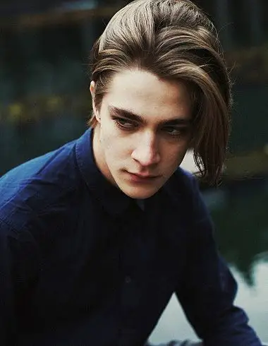 欧美男生长发发型 展现气质美男王子范