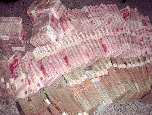 成都一区委原书记家藏5000万现金银行花5小时点清