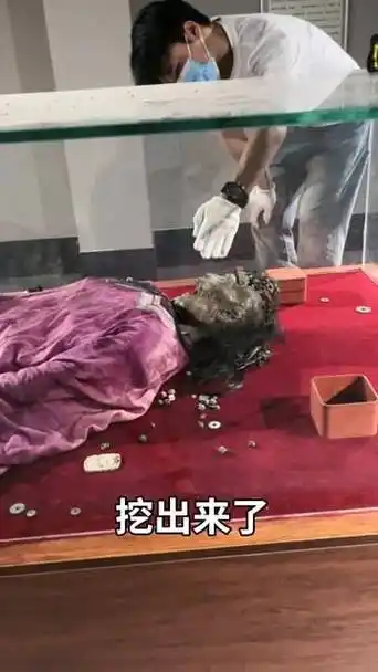 清朝时期出土的香妃娘娘,身高仅1.58米,体重仅有20.58kg