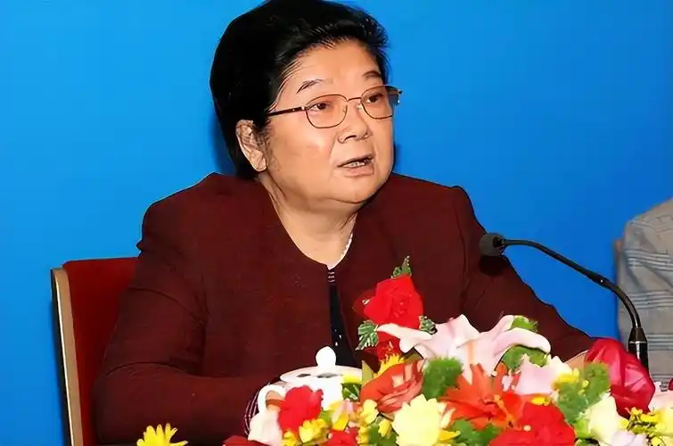 回顾从农民成为副国级干部中国第一任女省长她怎么做到的