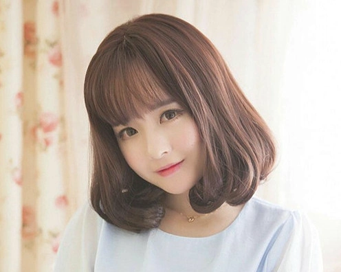 颇有气质的梨花烫发型,是2018年女生们的首选发型之一