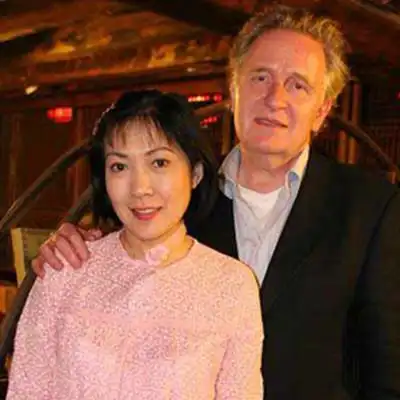 如今,26年过去了,她和丈夫乌苇·克劳特的幸福浪漫一如当年.