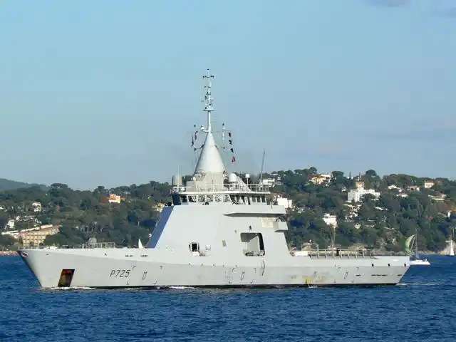 在2019年2月,与法国签订了引进4艘追风级巡逻舰的合同,一共花费3亿多