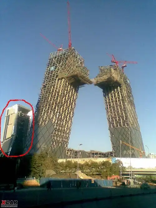 cctv副楼今早的照片.