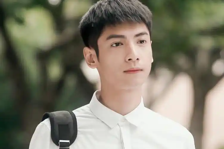 top  :《何以笙箫默》罗云熙饰演少年何以琛