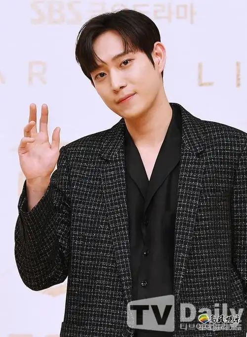 金永大收到新剧流星出演提案李圣经收到女主角吴晗星出演提案