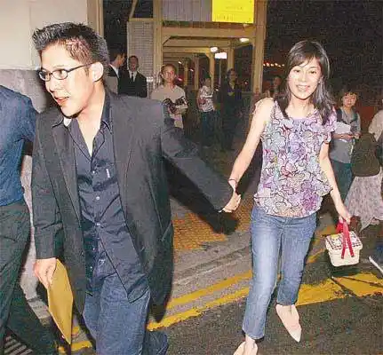 传郭晶晶婚姻亮红灯 霍启刚与嫩模吴婷演"海战门"