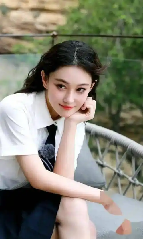 绝代尤物张馨予37岁魅力不减反增,每一张照片都是风情