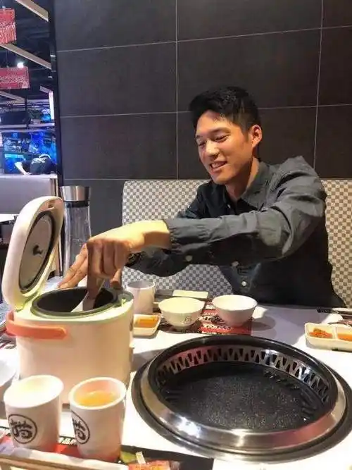 帅气多金abc新店开业人气爆棚|烤肉|布丁|甜品|豆姐_网易订阅