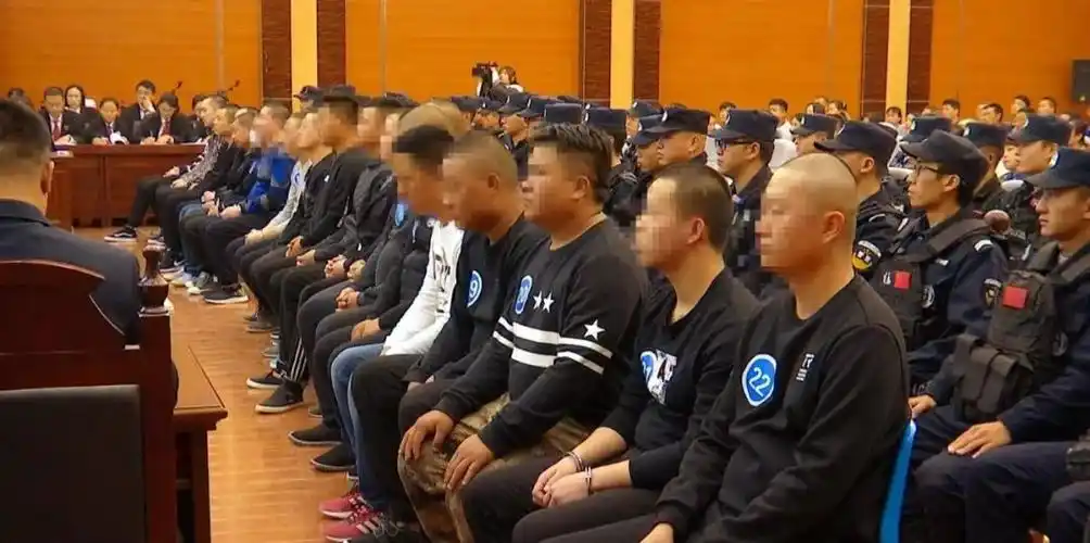 聚众斗殴开设赌场新疆黑恶势力团伙22人被公开宣判