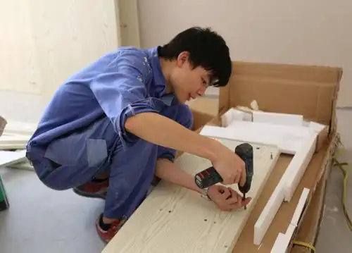 橱柜安装中的五金配件,铰链的选择很重要在橱柜安装中,很多人会很注意