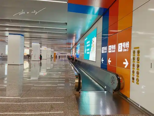 实拍广州市"番禺广场"地铁站,面积超大,三线换乘,你来过吗?