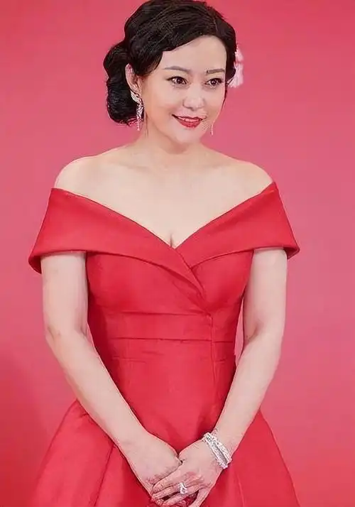 郝蕾的个人资料简介(郝蕾的演艺事业) | 说明书网